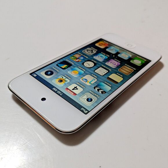 iPod Touch 4th Gen 16 GB White - Incredibly Good Condition on Back - @LOOK@ - Picture 4 of 6